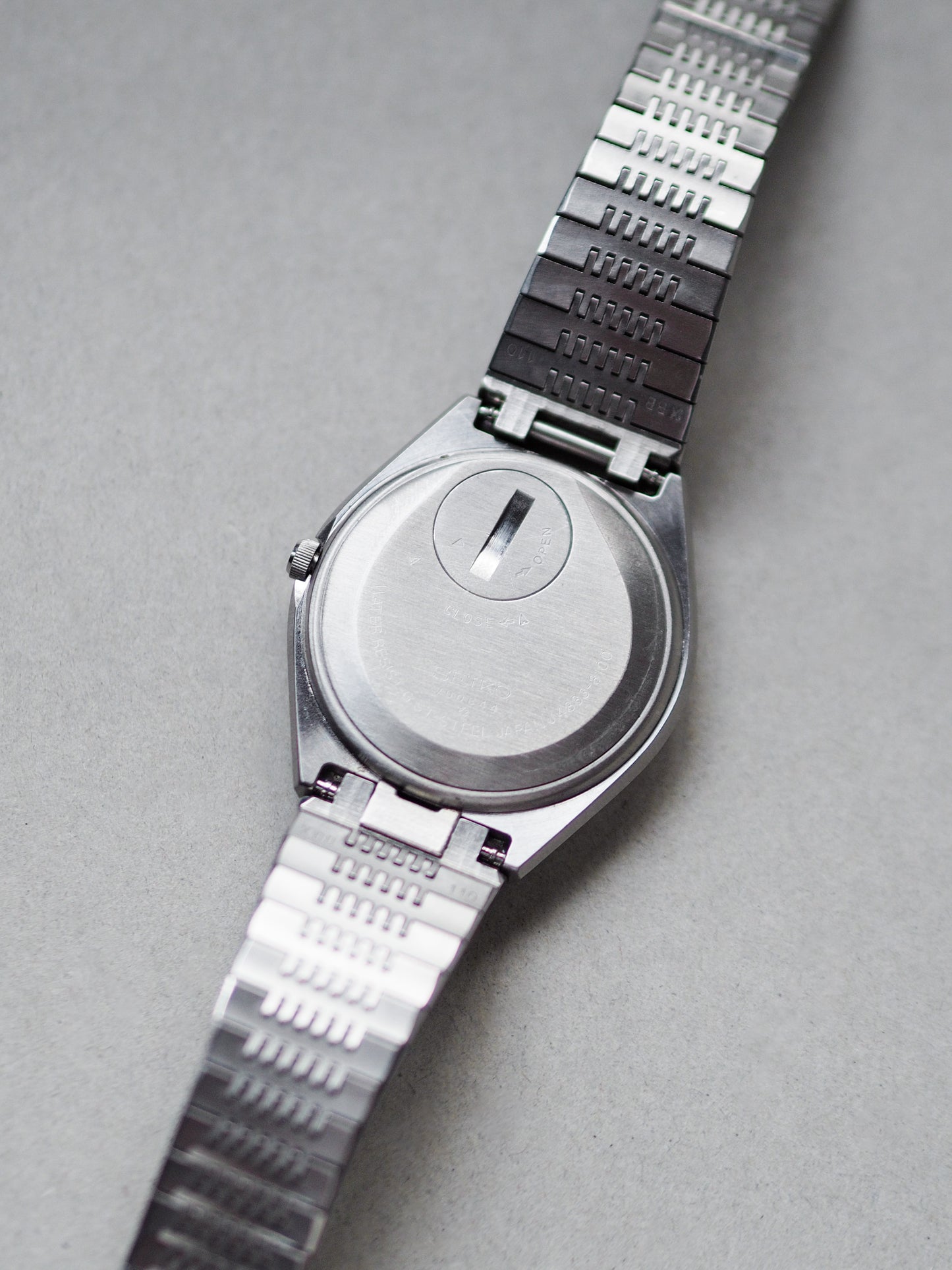 Seiko Quartz Superior 4883-8100 White Hobnail Dial