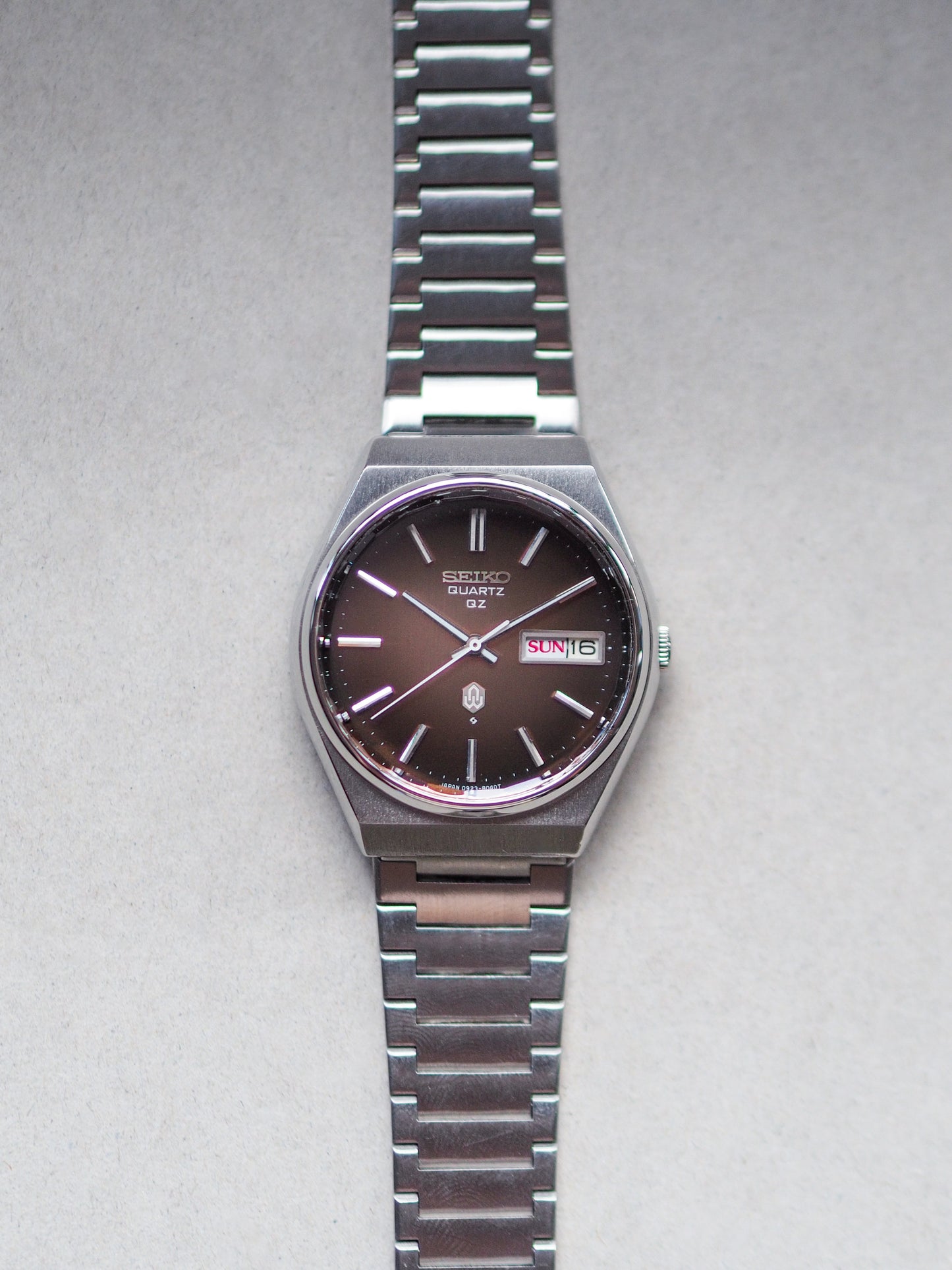 Seiko QZ 0923-8040 Quartz Copper Red Metallic Dial