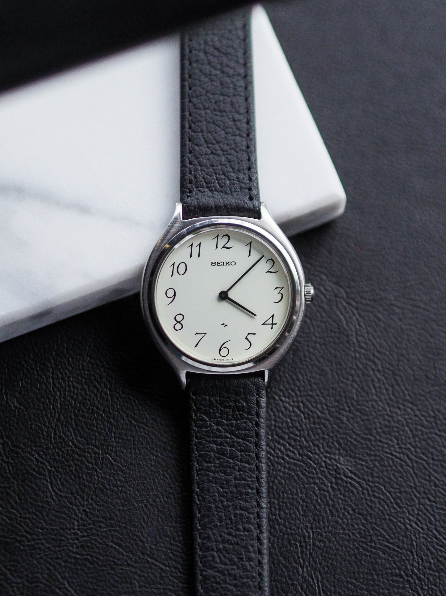 Seiko Chariot 2220-0300 Arabic Numerals White Dial