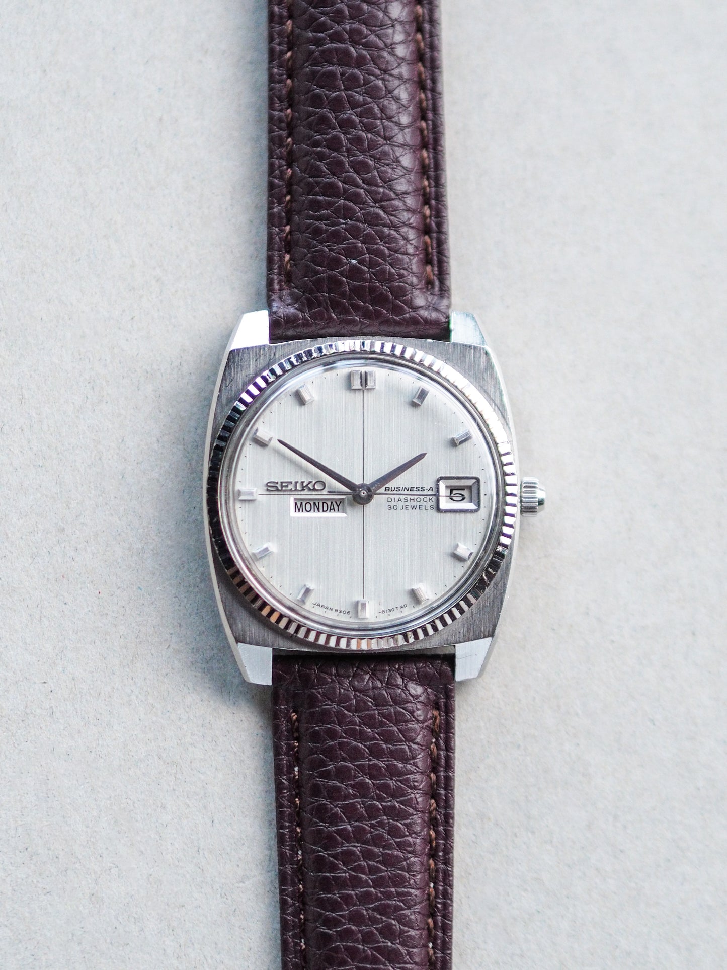 Seiko Business-A 8306-8070 Fluted Bezel White Linen Crosshair Dial