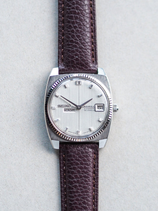 Seiko Business-A 8306-8070 Fluted Bezel White Linen Crosshair Dial