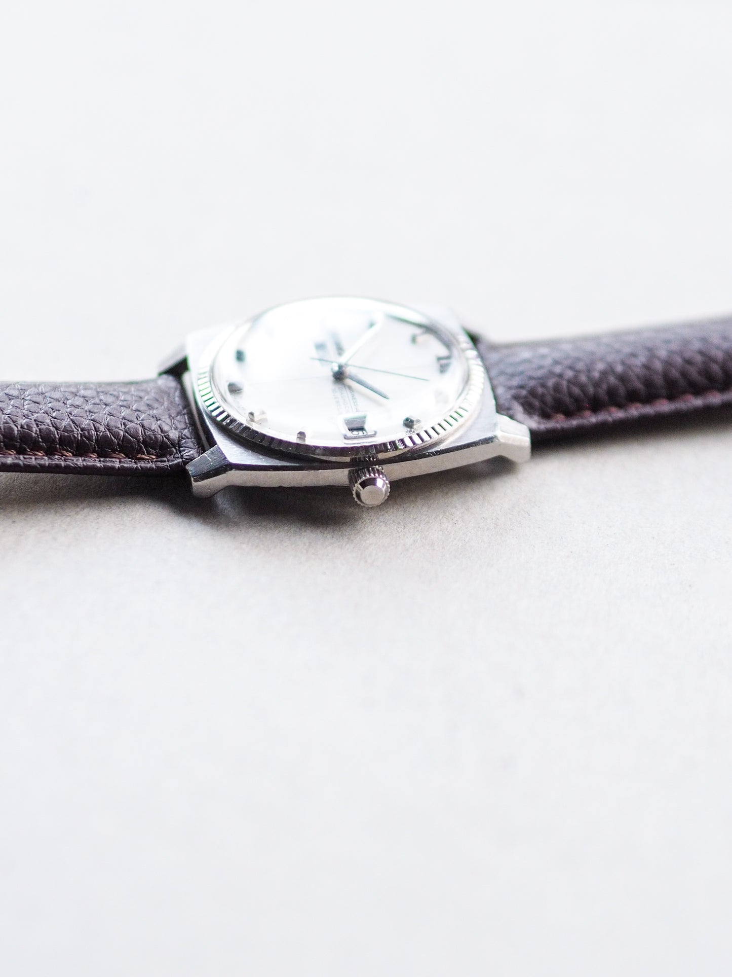 Seiko Business-A 8306-8070 Fluted Bezel White Linen Crosshair Dial