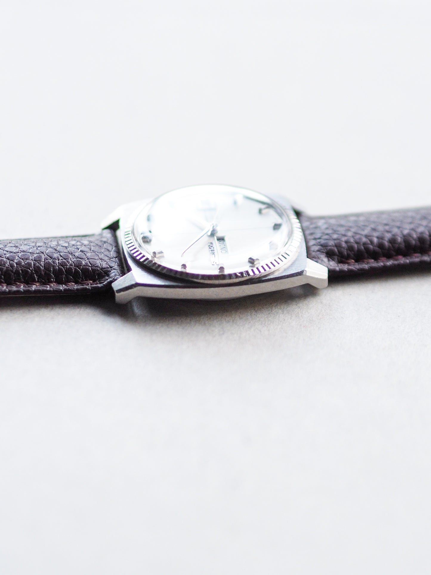 Seiko Business-A 8306-8070 Fluted Bezel White Linen Crosshair Dial