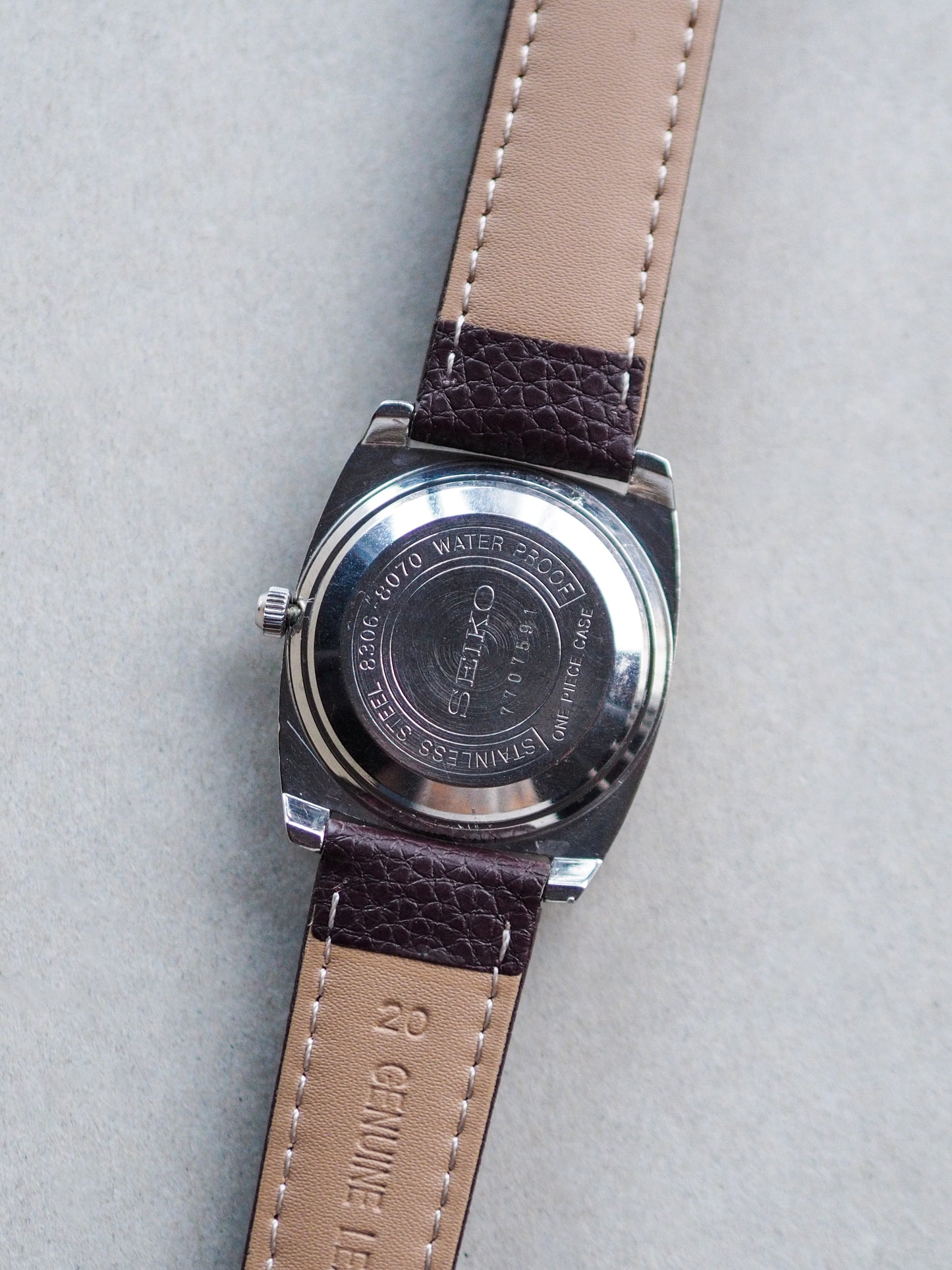 Seiko Business-A 8306-8070 Fluted Bezel White Linen Crosshair Dial