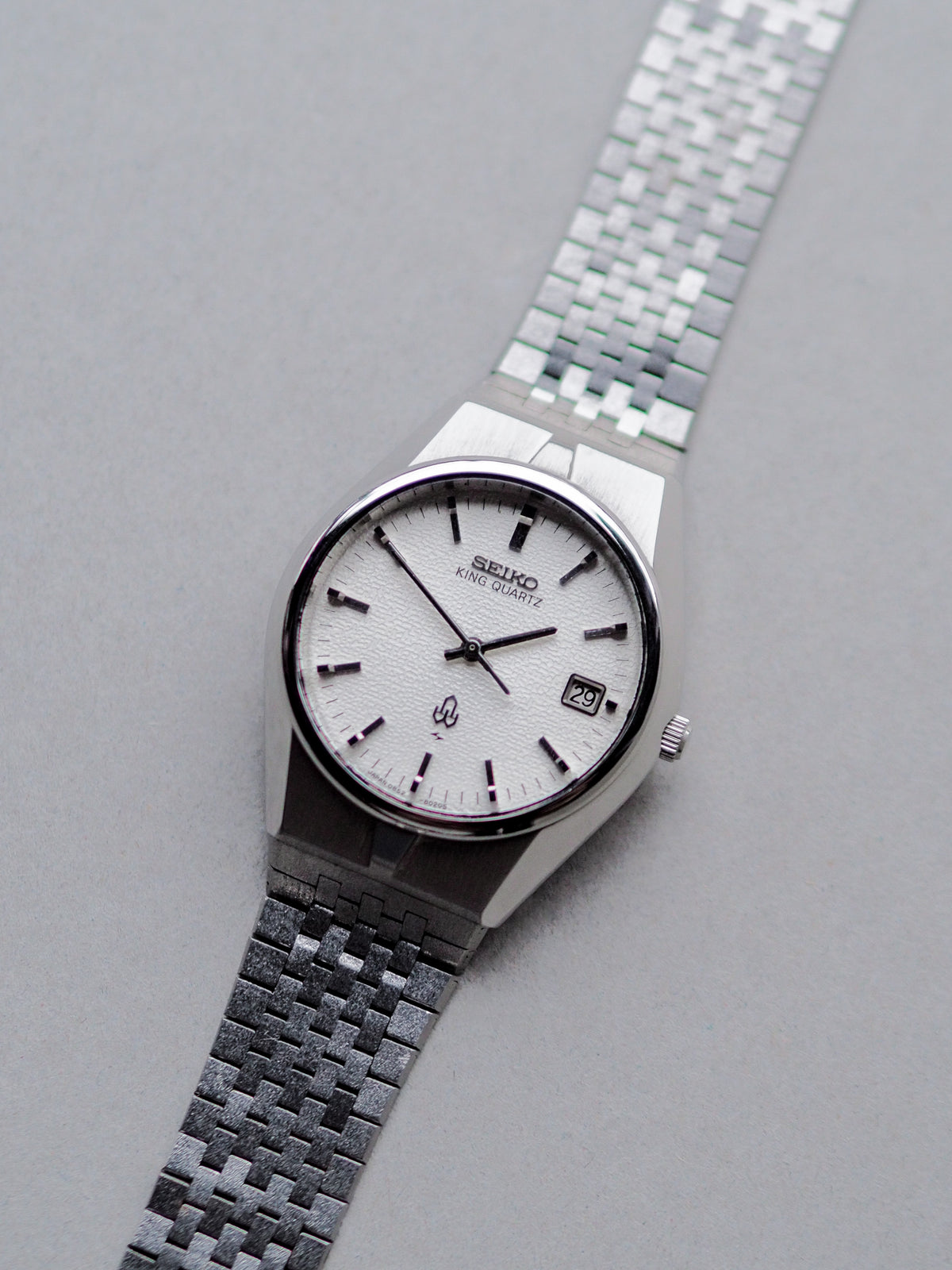 Seiko King Quartz 0852-8035 White Hammered Dial