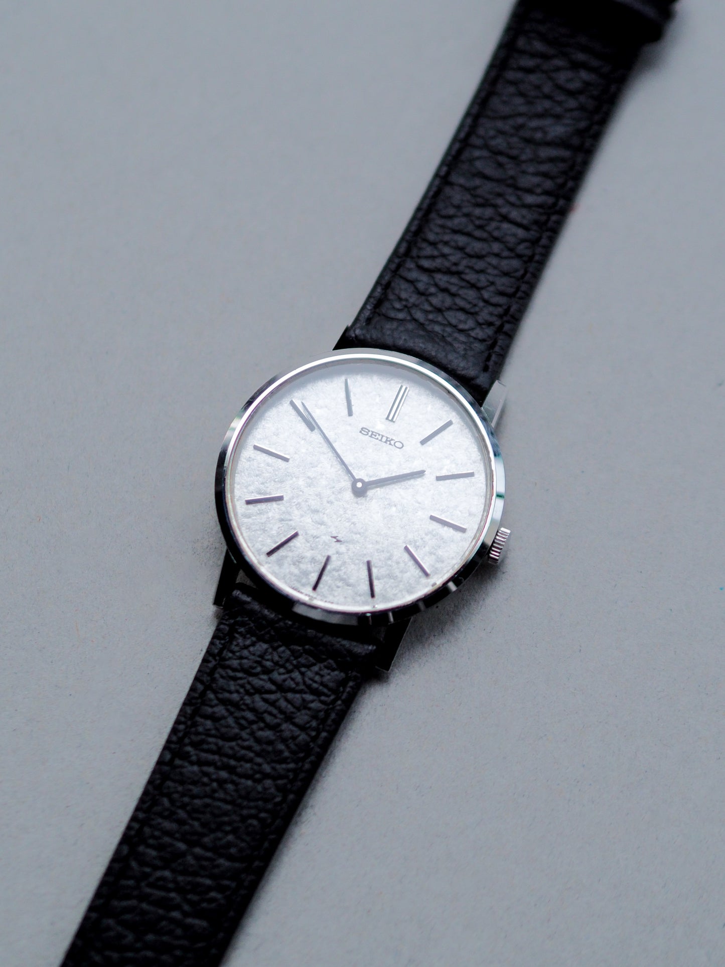 Seiko Chariot 2220-0430 Silver Snowflake Textured Dial