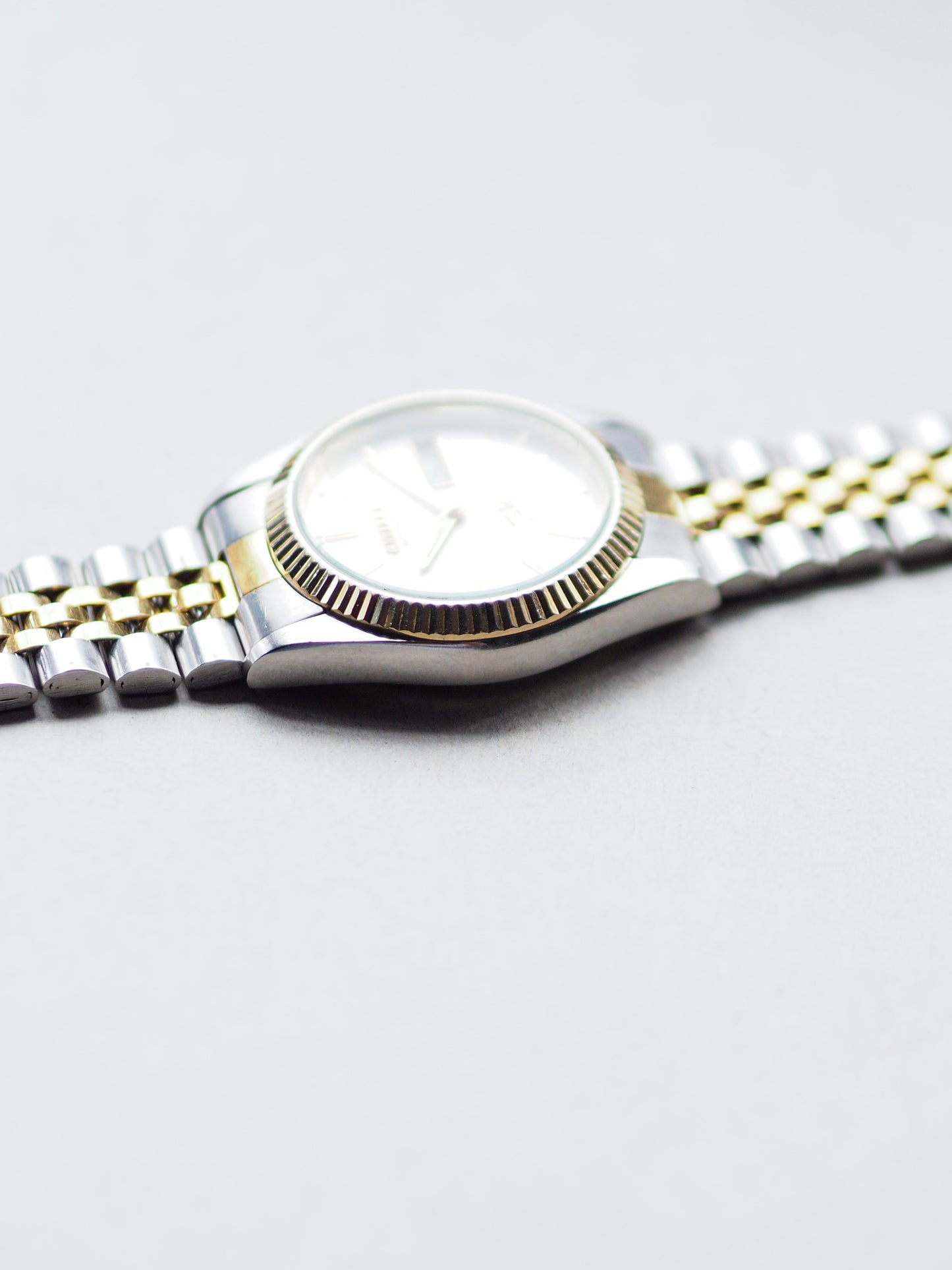 Citizen 4-R02106 Eagle 7 Two Tone Fluted Bezel Champagne Dial