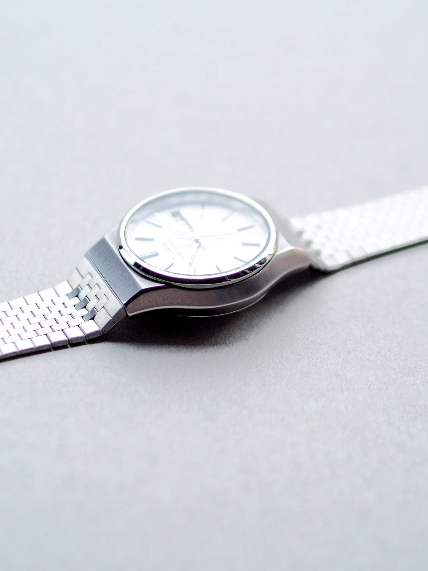 Seiko King Quartz 0853-8005 White Pinstripe Textured Dial