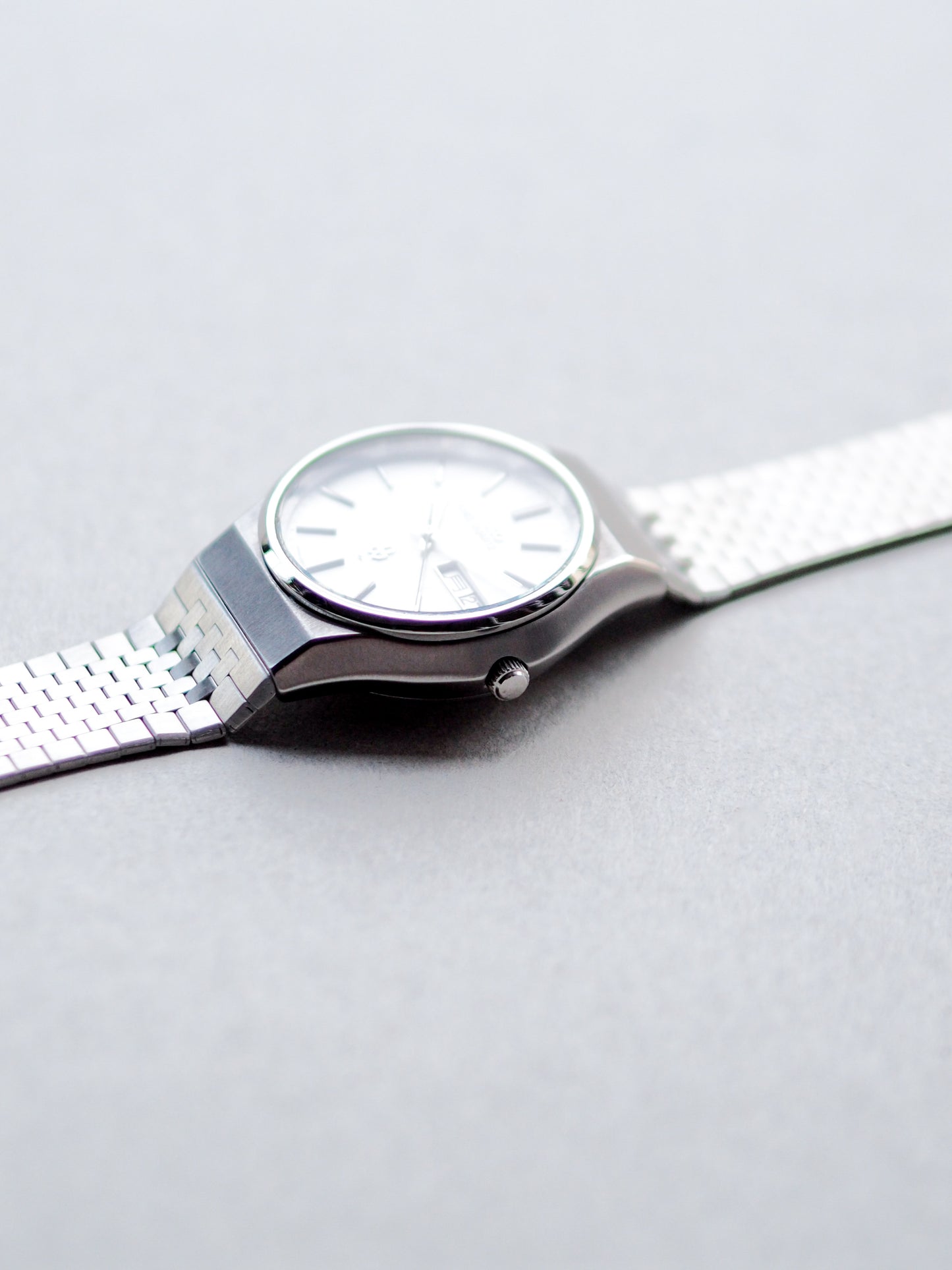 Seiko King Quartz 0853-8005 White Pinstripe Textured Dial