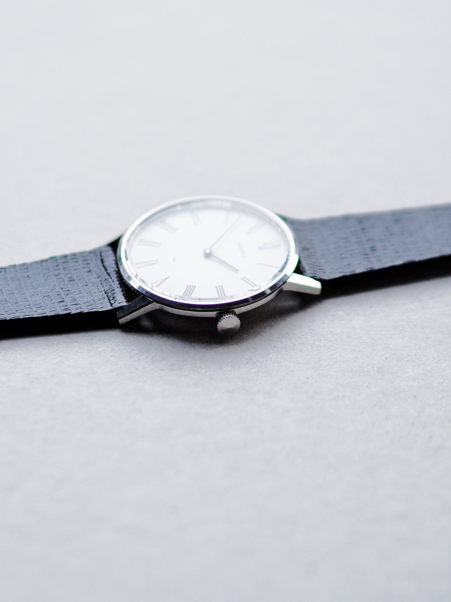 Seiko Chariot 2220-0430 Enamel White Roman Dial