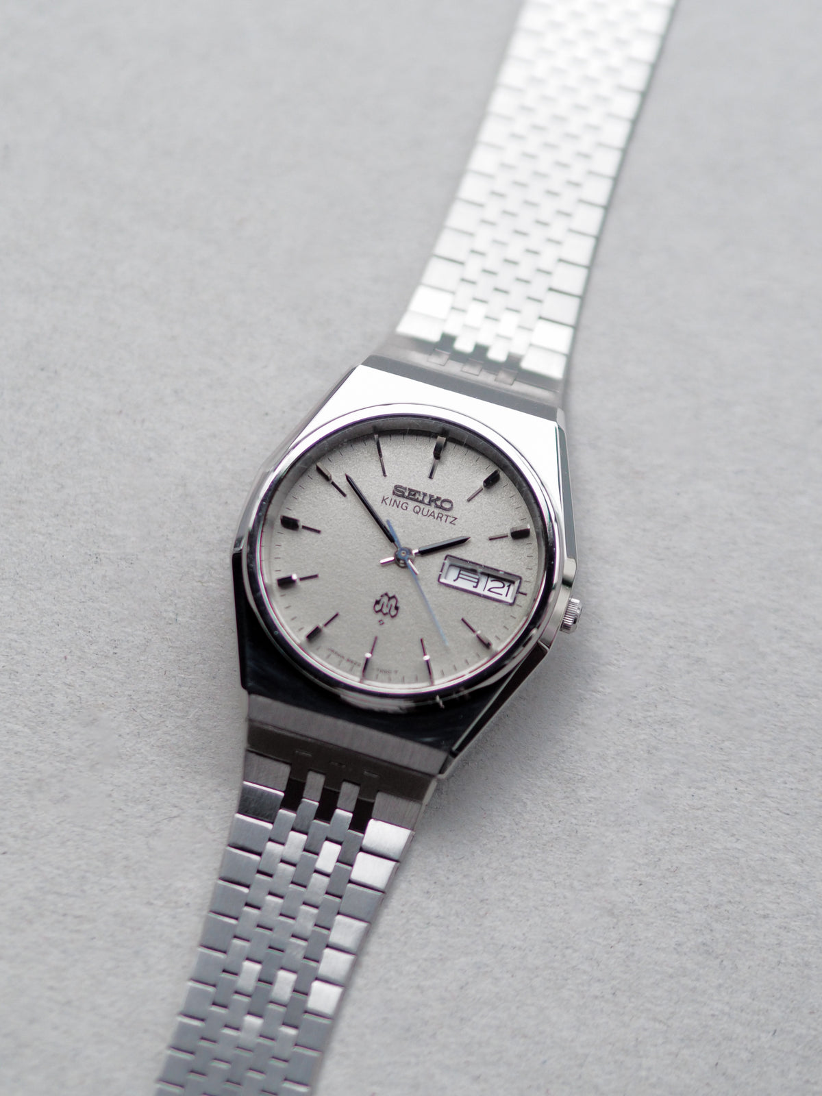 Seiko King Quartz Twin Quartz 9923-7000 Gray Linen Textured Dial