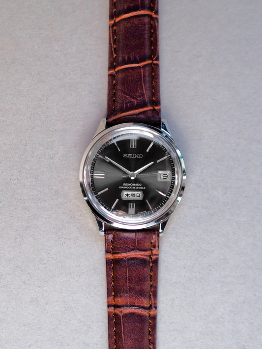 Seiko Seikomatic 6206-8010 Weekdater Kanji Day Black Sunburst Dial