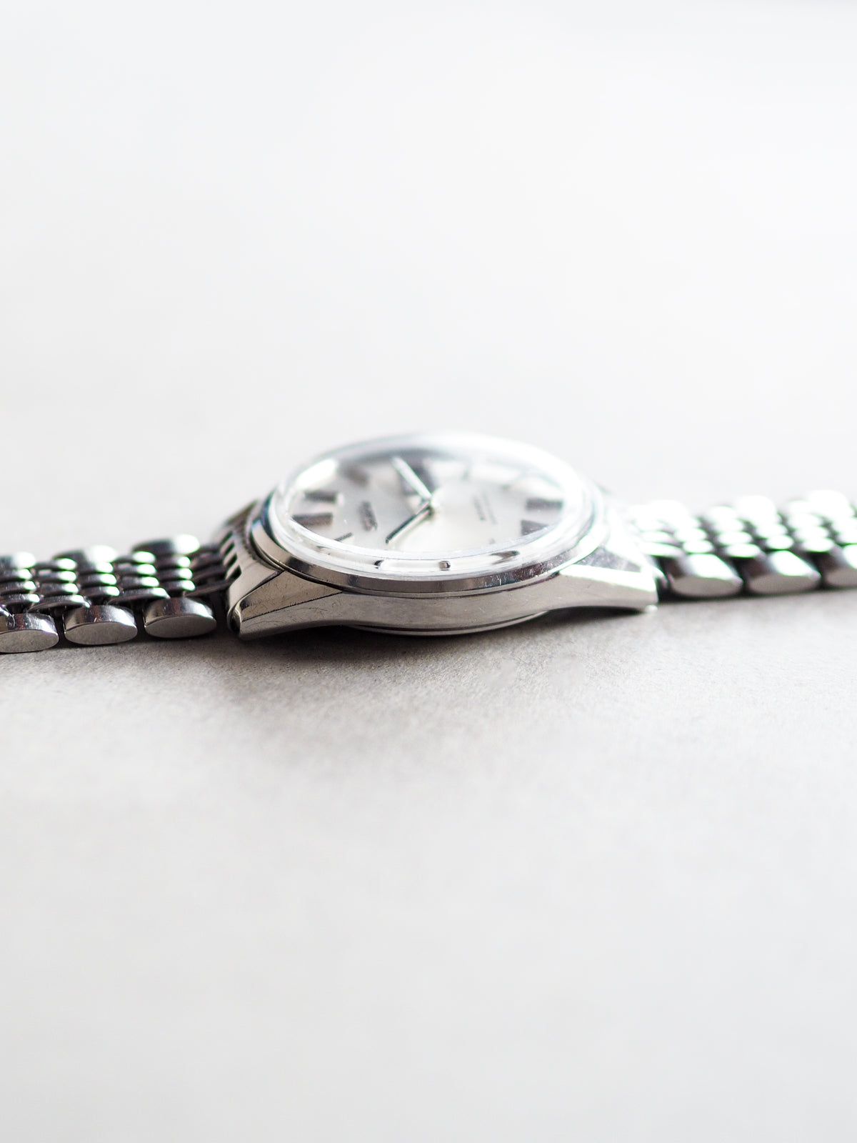 8306 Seiko Business-A 8306-8020 Silver Sunburst Dial