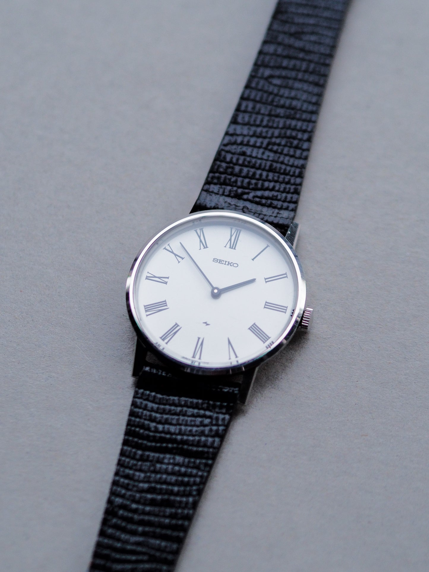 Seiko Chariot 2220-0430 Enamel White Roman Dial
