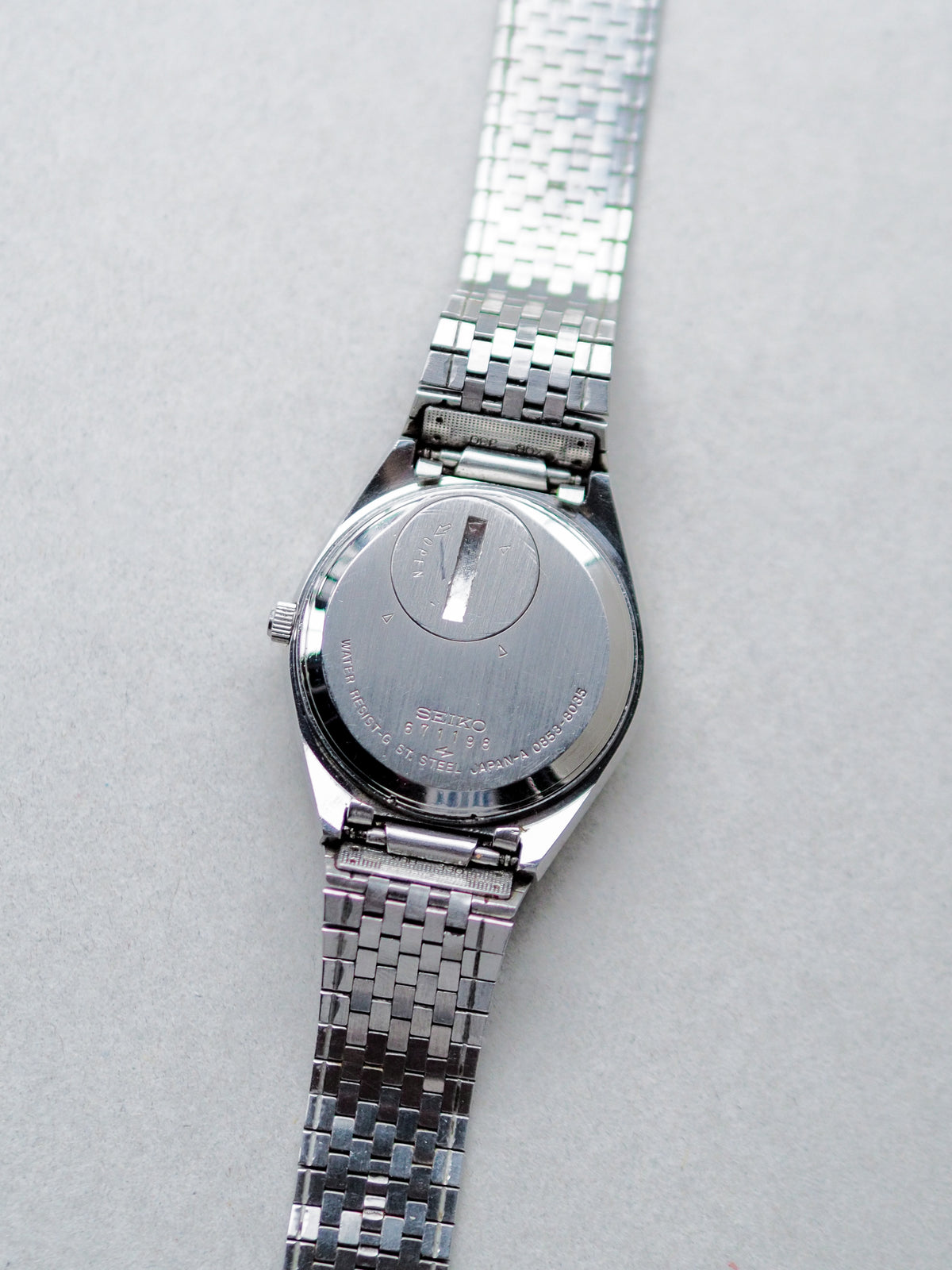 Seiko King Quartz 0852-8035 White Hammered Dial