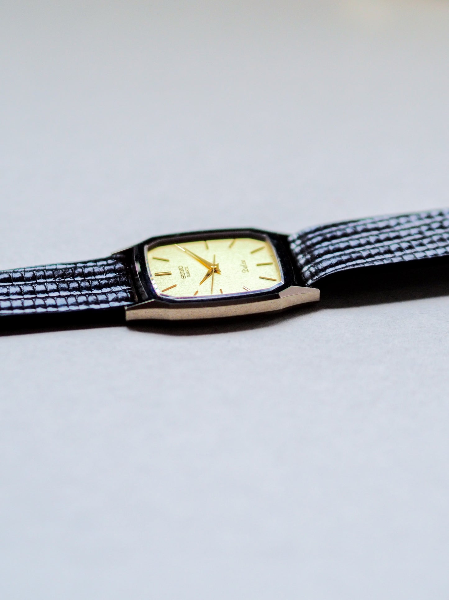 Seiko Dolce 9521-5070 Tank NSAG Cadran texturé sable doré