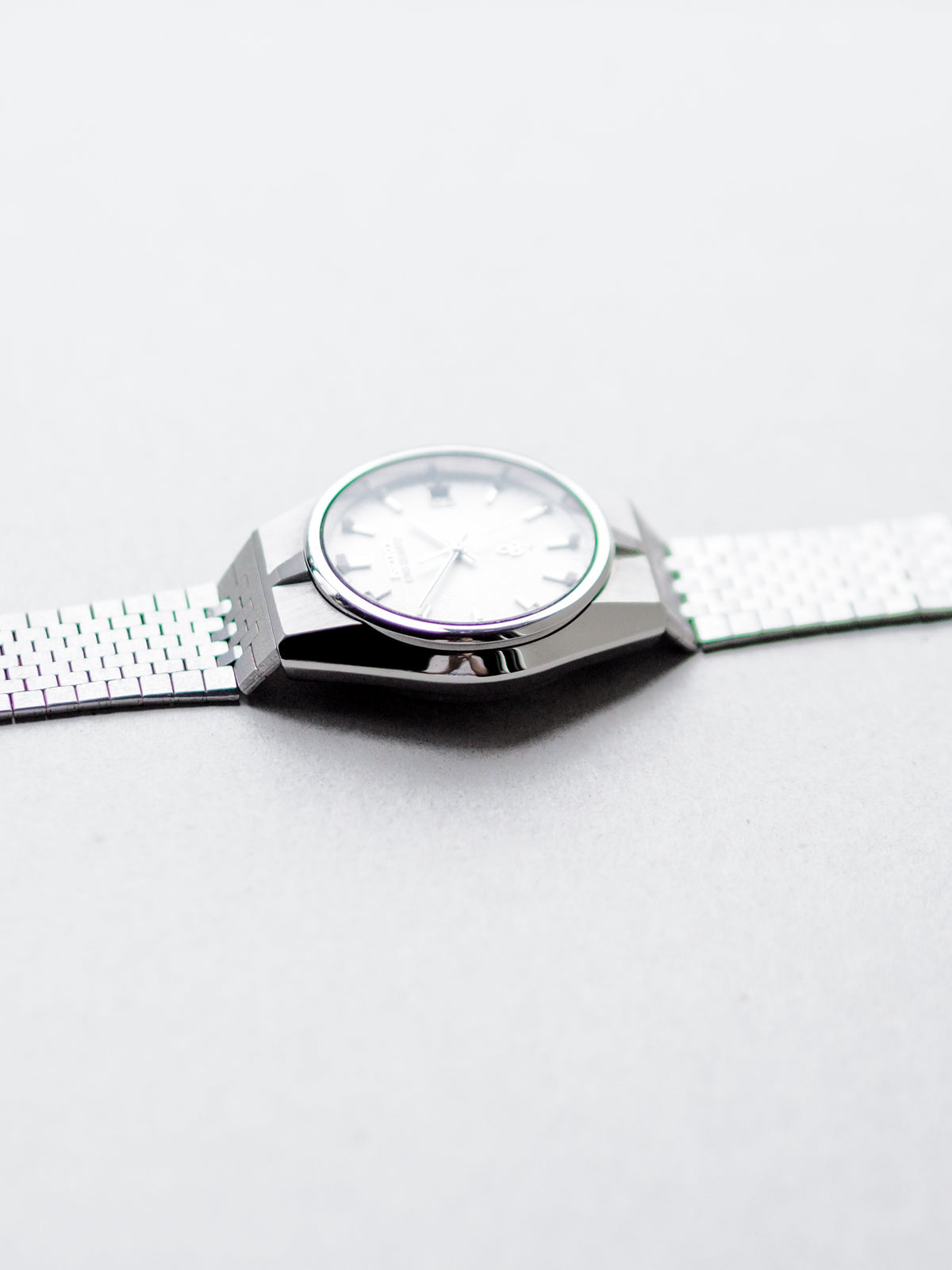 Seiko King Quartz 0852-8035 White Hammered Dial