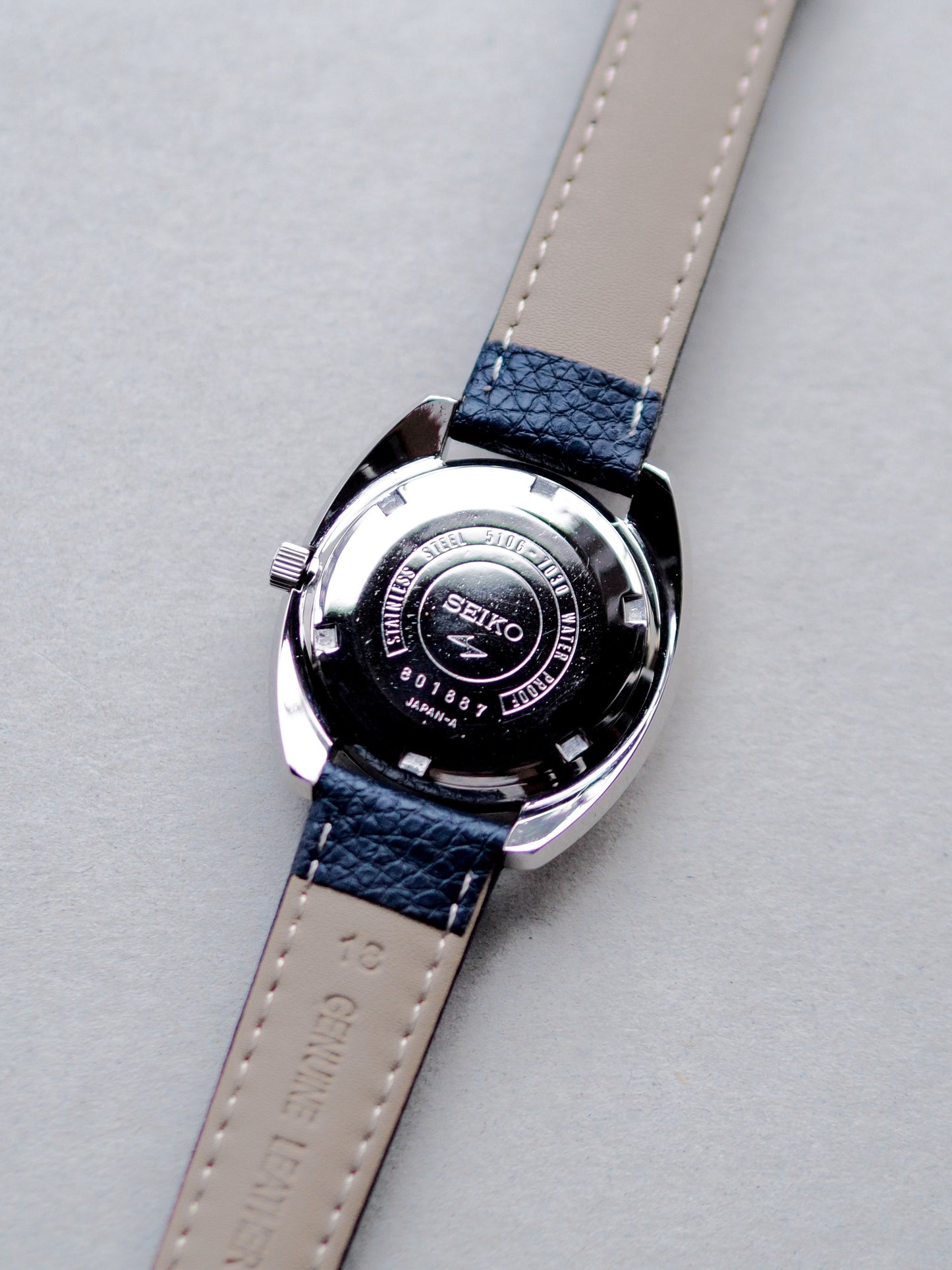 Seiko Seikomatic-P 5106-7030 Dark Silver Linen Textured Dial