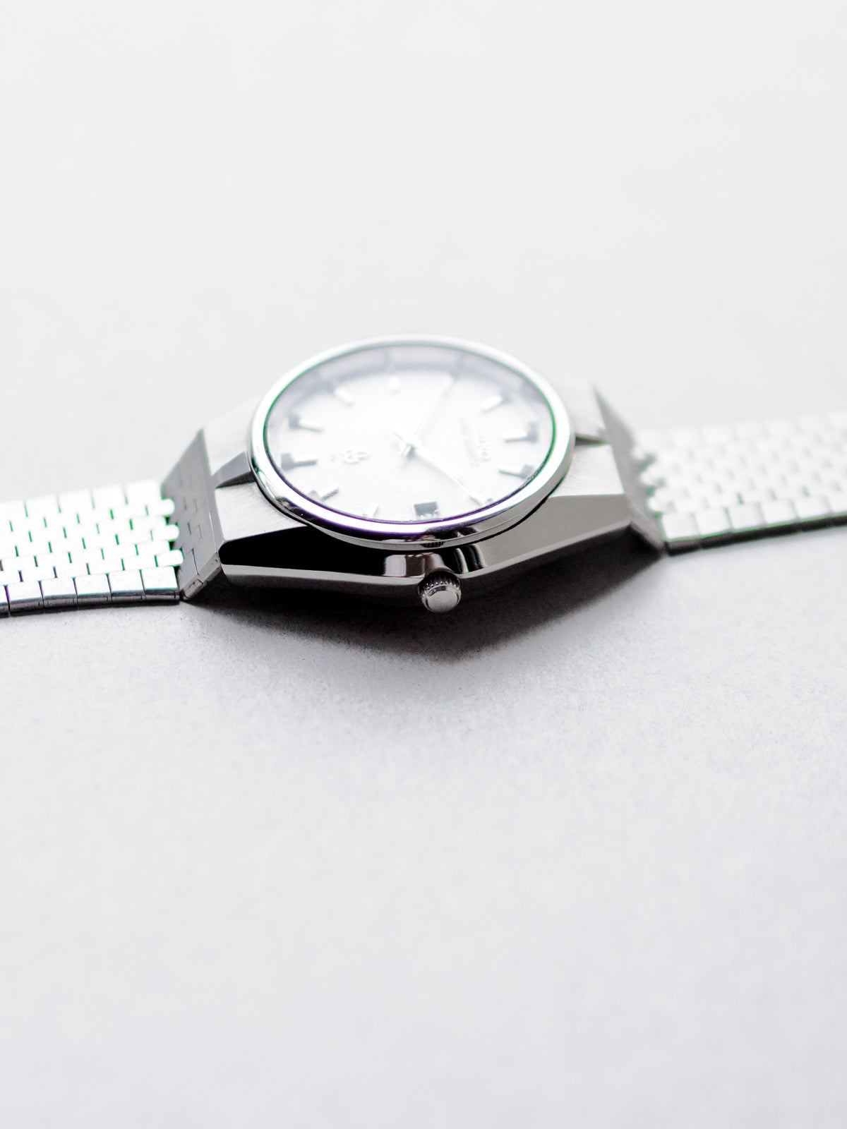 Seiko King Quartz 0852-8035 White Hammered Dial