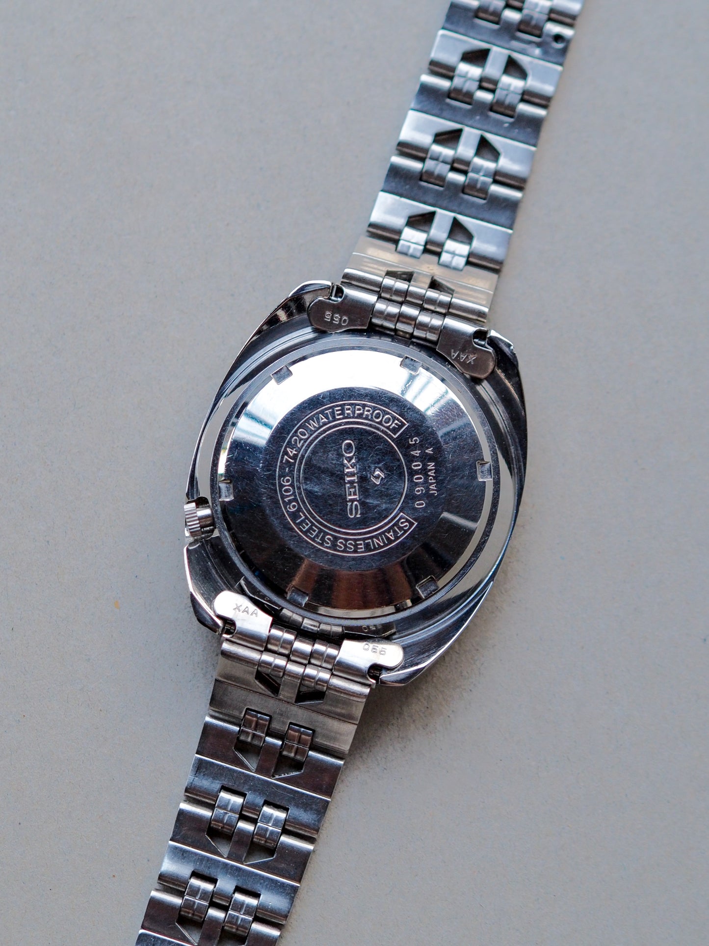 Seiko 5 Actus SS 6106-7420 JDM 缓冲形状银色旭日纹表盘