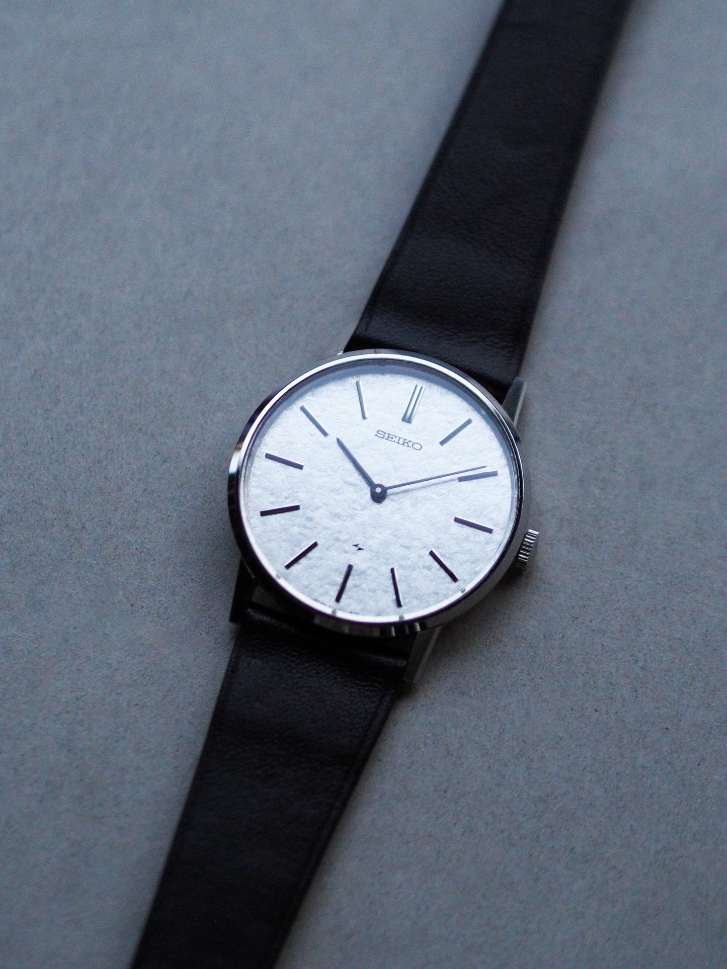 Seiko Chariot 2220-0430 Silver Snowflake Textured Dial
