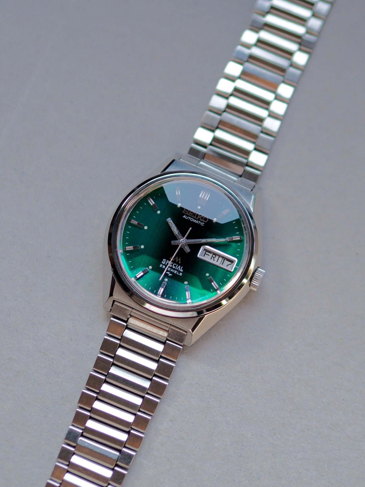 Seiko LM 5216-7000 Lord Matic Special Faceted Crystal Green Gradient Dial