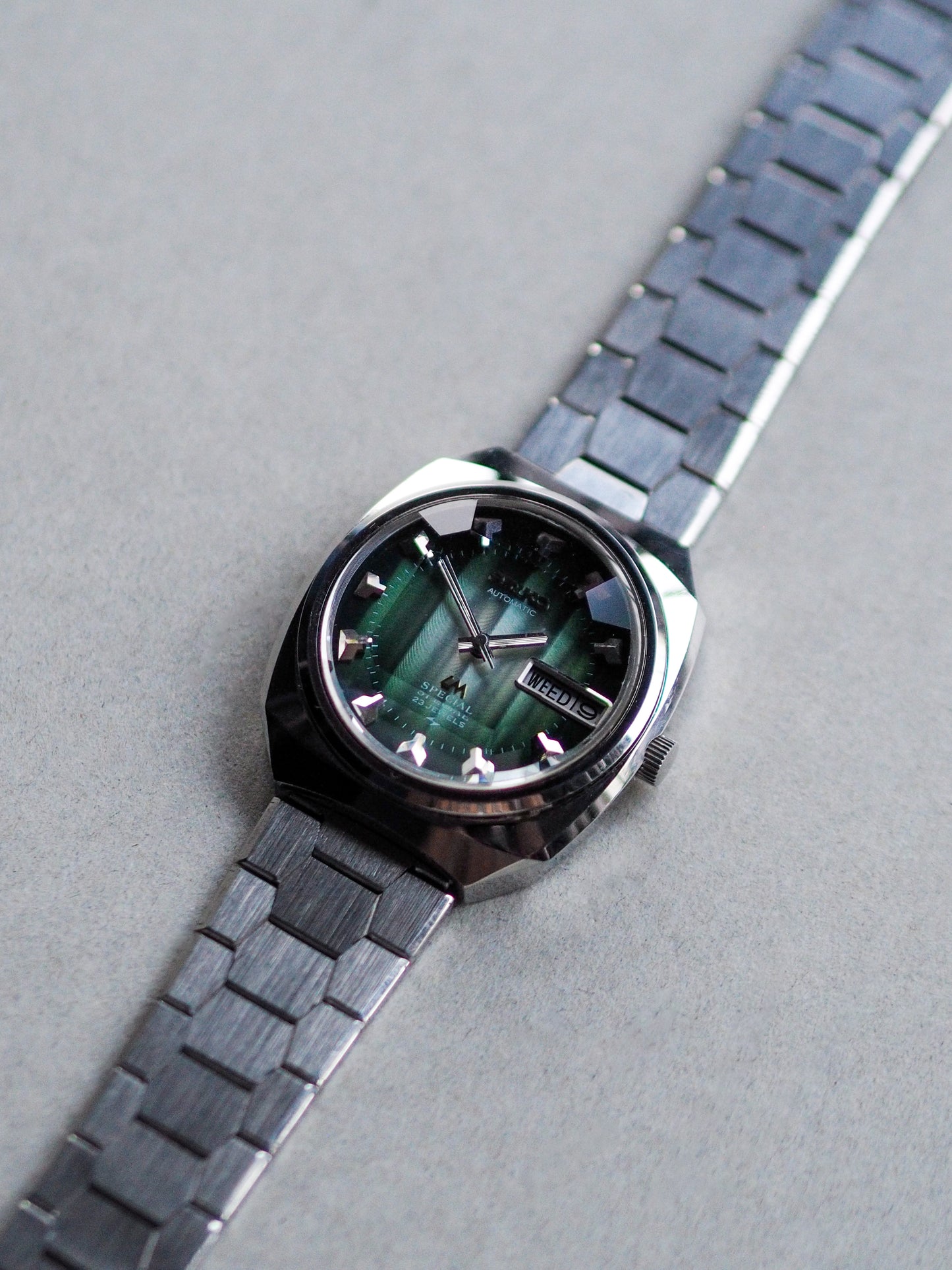 Seiko LM 5216-6000 Lord Matic Special Faceted Crystal Green Gradient Dial