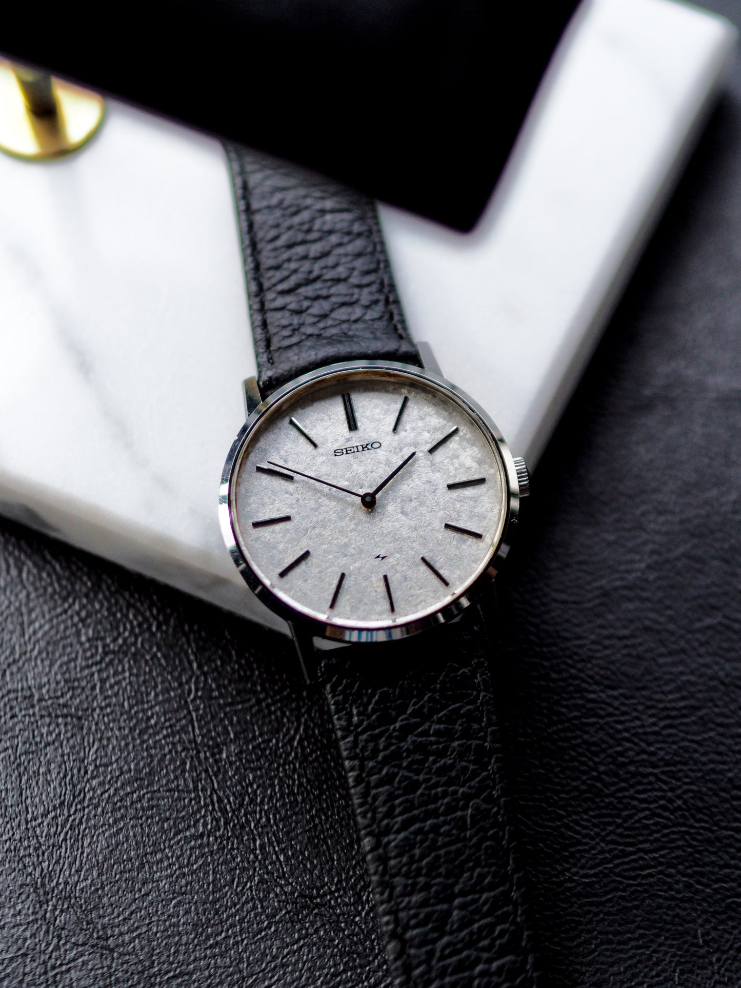 Seiko Chariot 2220-0430 Silver Snowflake Textured Dial