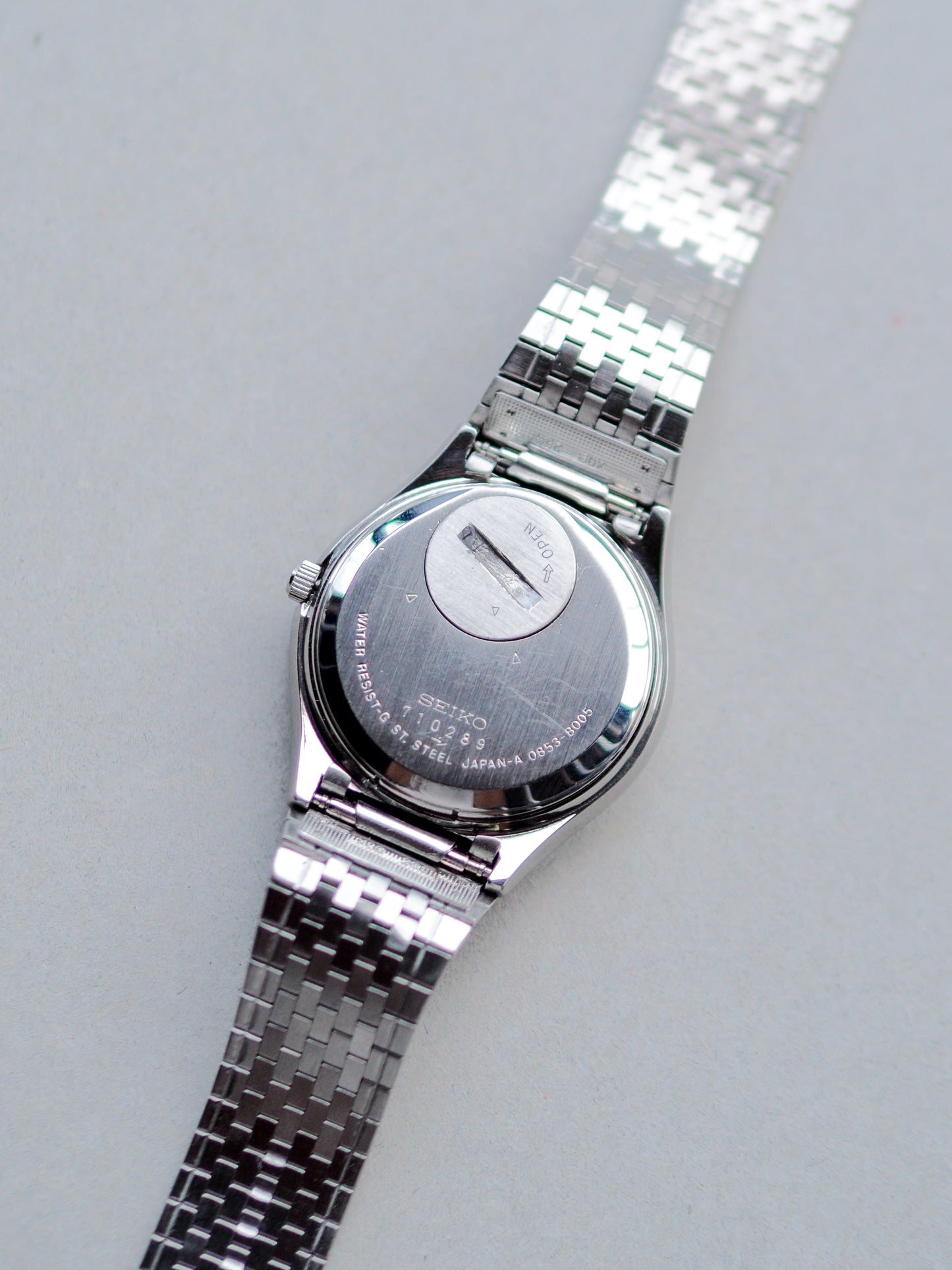 Seiko King Quartz 0853-8005 White Pinstripe Textured Dial