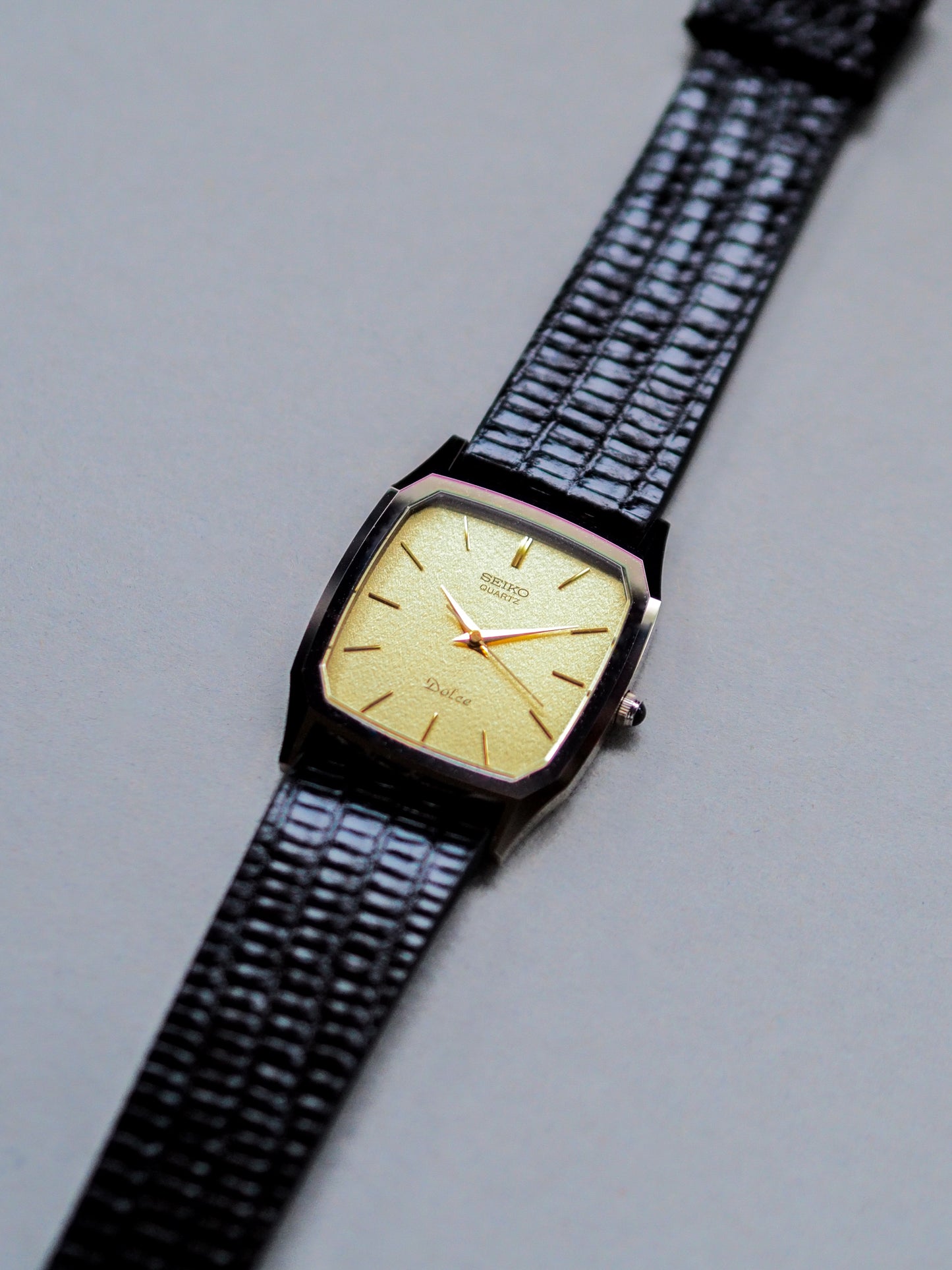 Seiko Dolce 9521-5070 Tank NSAG Cadran texturé sable doré